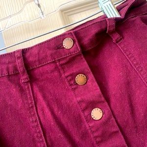 Forever 21 size 25 maroon Denim skirt - great condition!